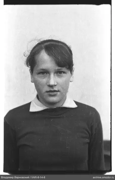 Porträt einer Frau in einem Pullover