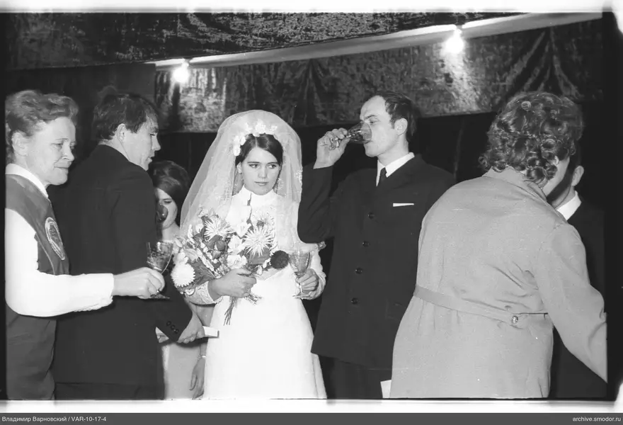 Group photo with bride in wedding dress