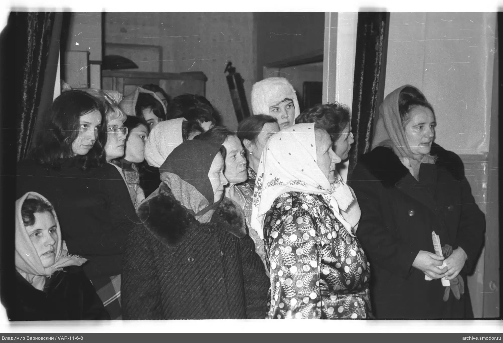 Gruppenaufnahme von Frauen im Raum