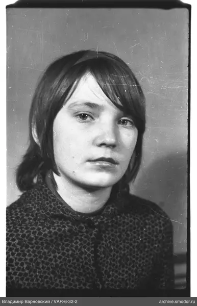 Porträt einer Frau mit kurzen Haaren