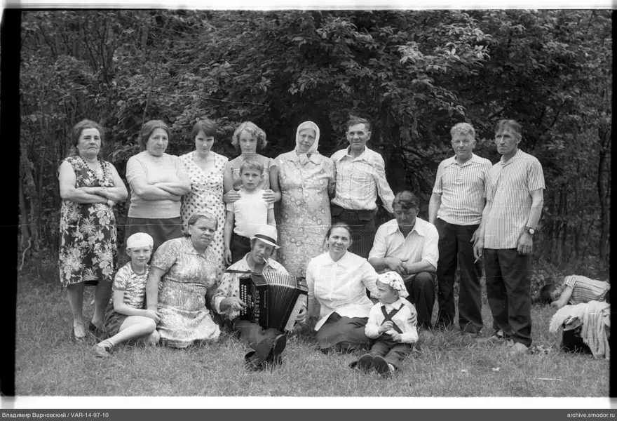 Gruppenporträt auf dem Gras