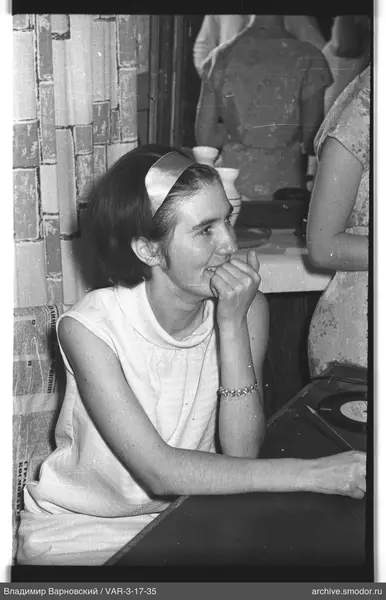 Profile portrait of a woman with gramophone