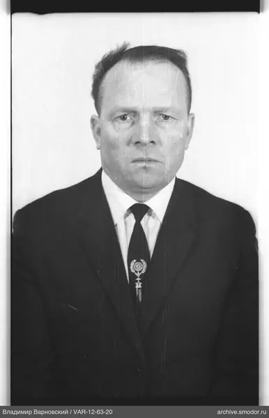 Porträt eines Mannes in Anzug
