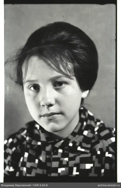 Girl's portrait with voluminous hairstyle