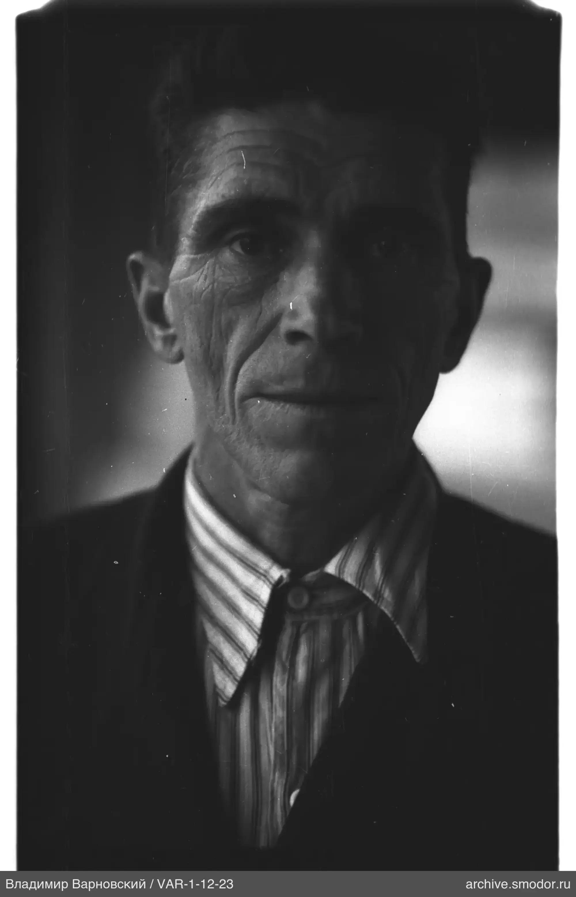Портрет мужчины в погрудном плане