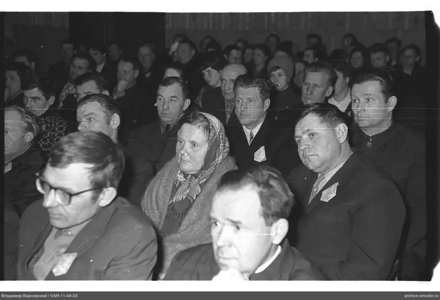 Gruppenporträt im Saal