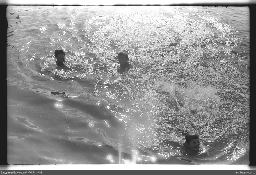 Kinder im Wasser