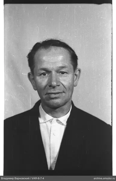 Porträt eines Mannes in dunklem Jacke