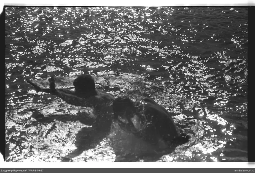 Zwei Personen im Wasser