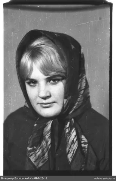 Porträt einer Frau mit Kopftuch