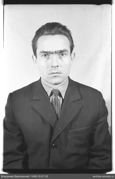 Портрет мужчины в деловом костюме