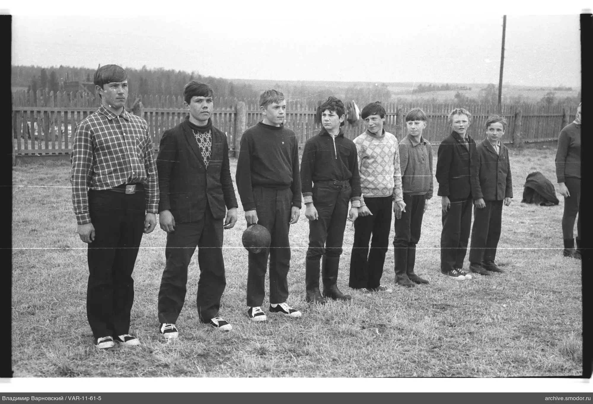 Gruppe von Jungen und Jugendlichen