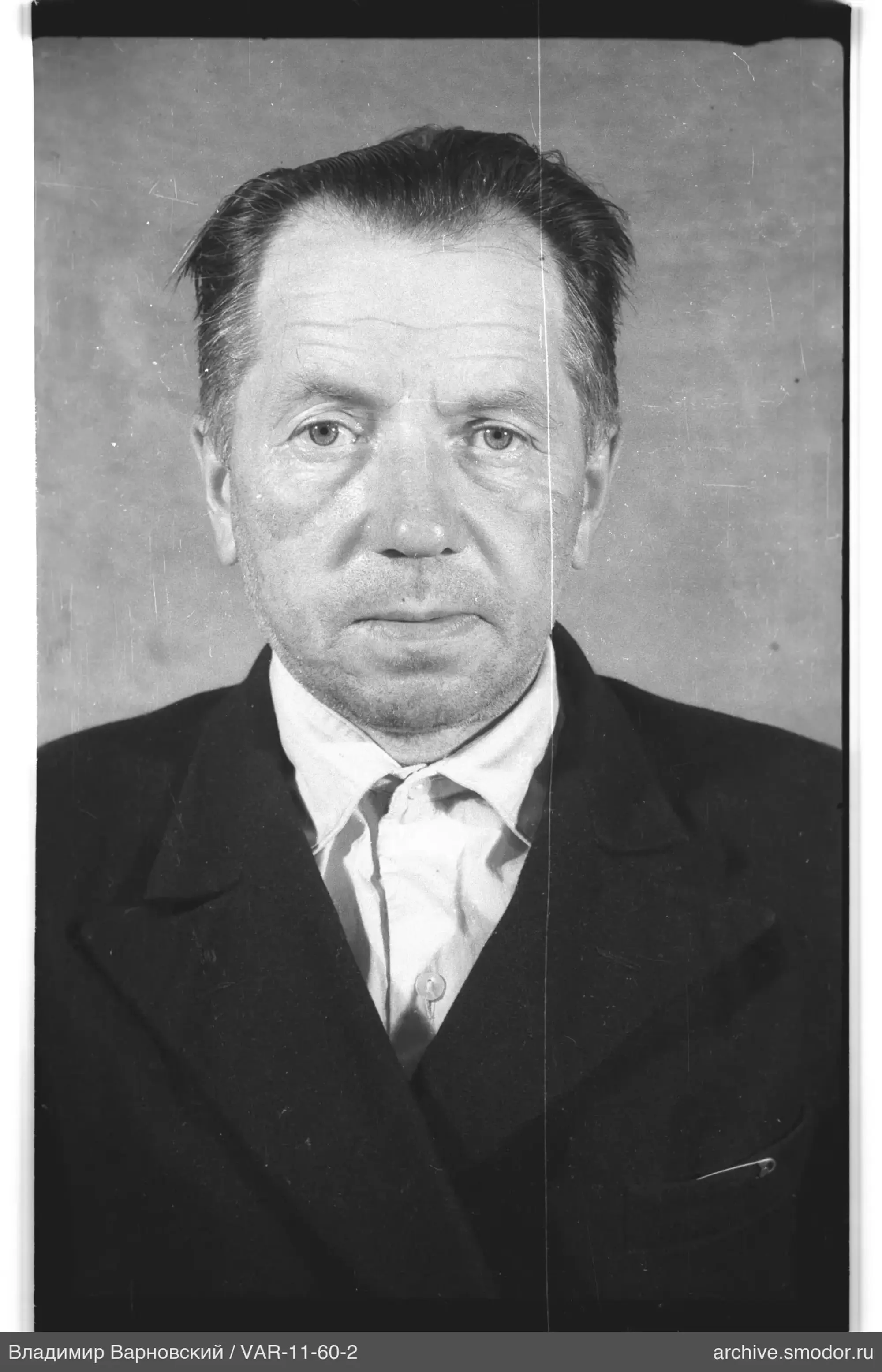 Портрет мужчины в пиджаке