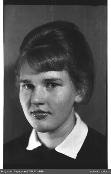 Portrait of a woman with a high hairstyle