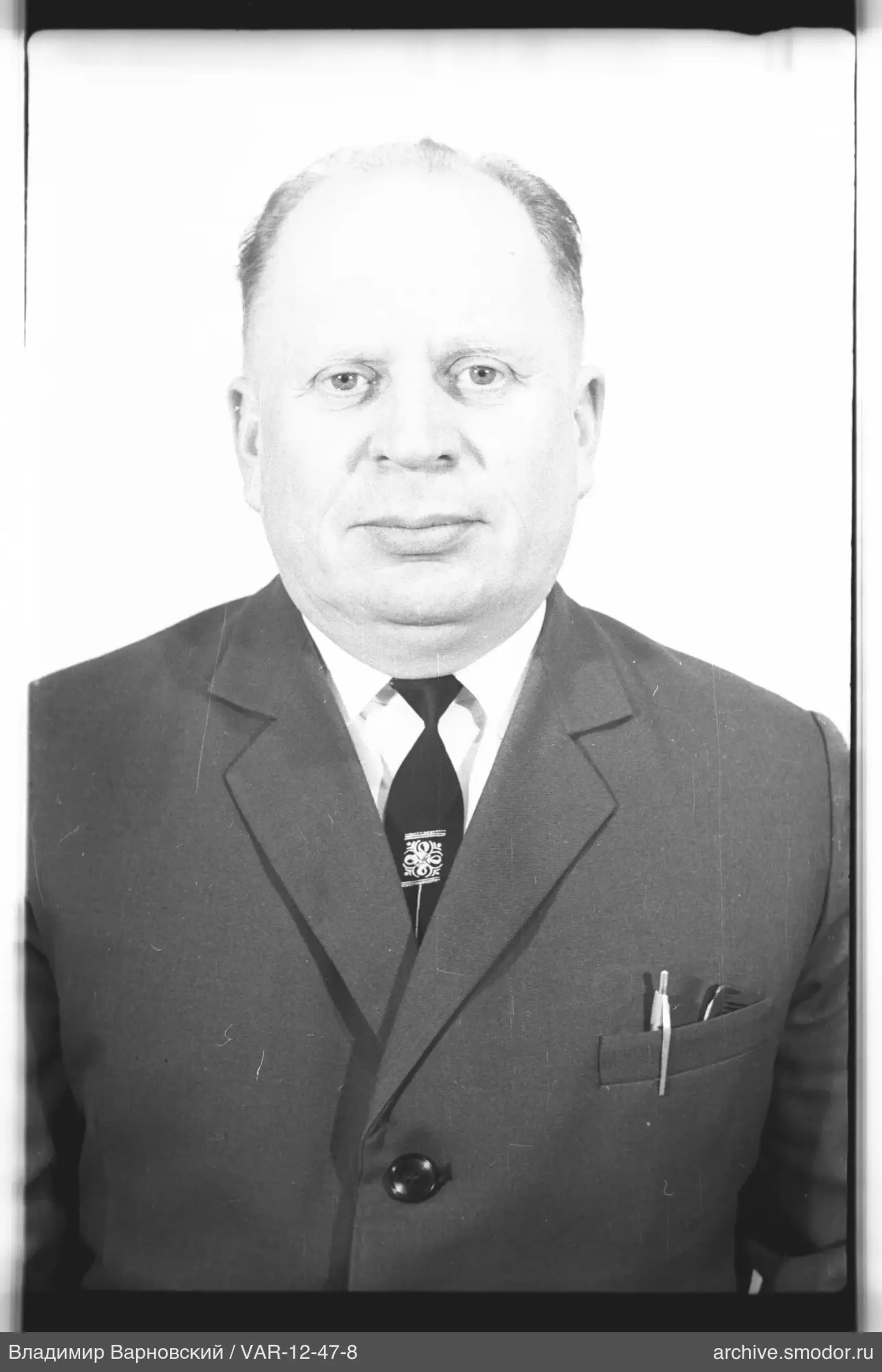 Портрет мужчины в деловом стиле