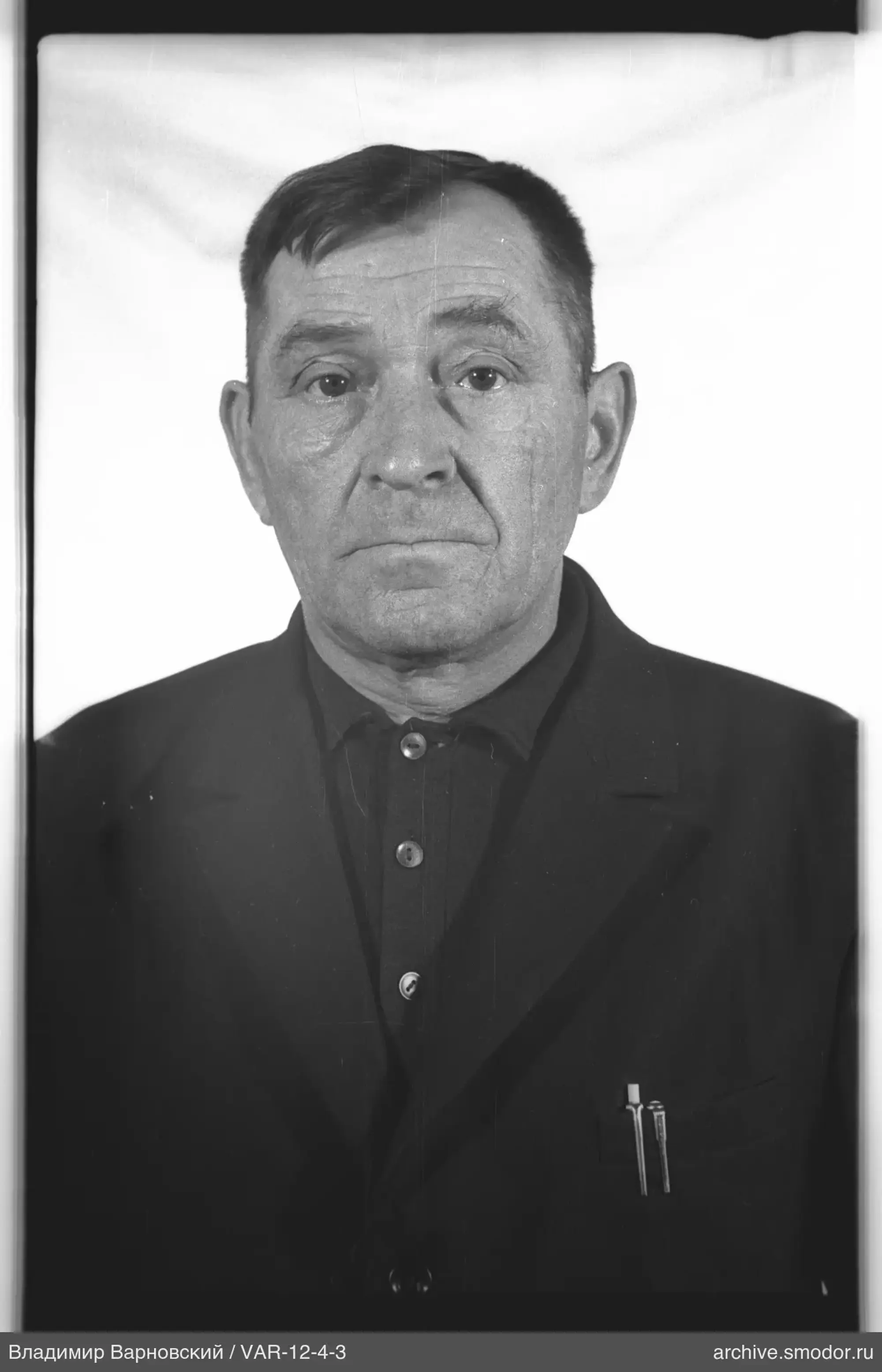 Портрет мужчины в пиджаке