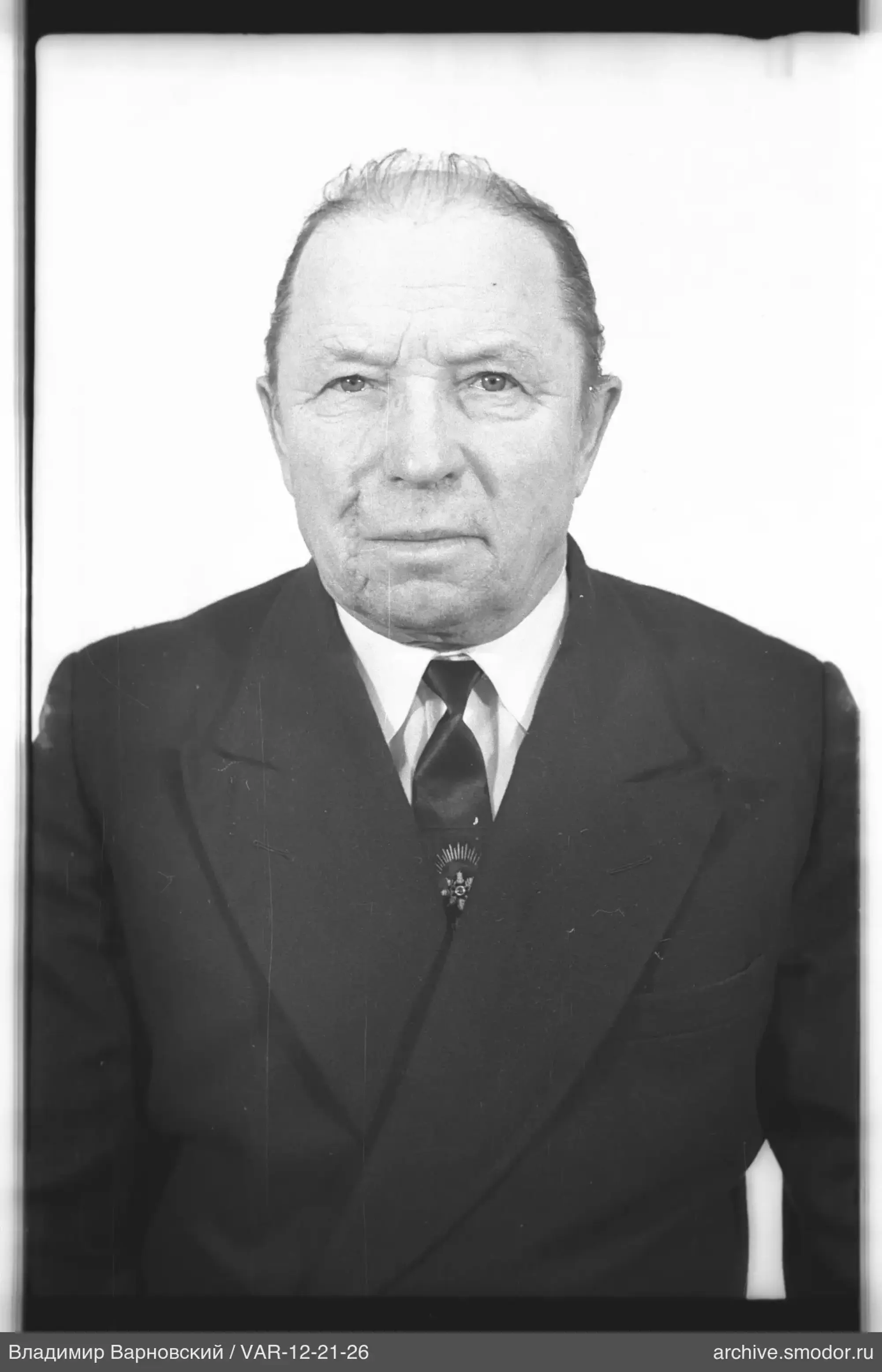 Портрет мужчины в деловом костюме