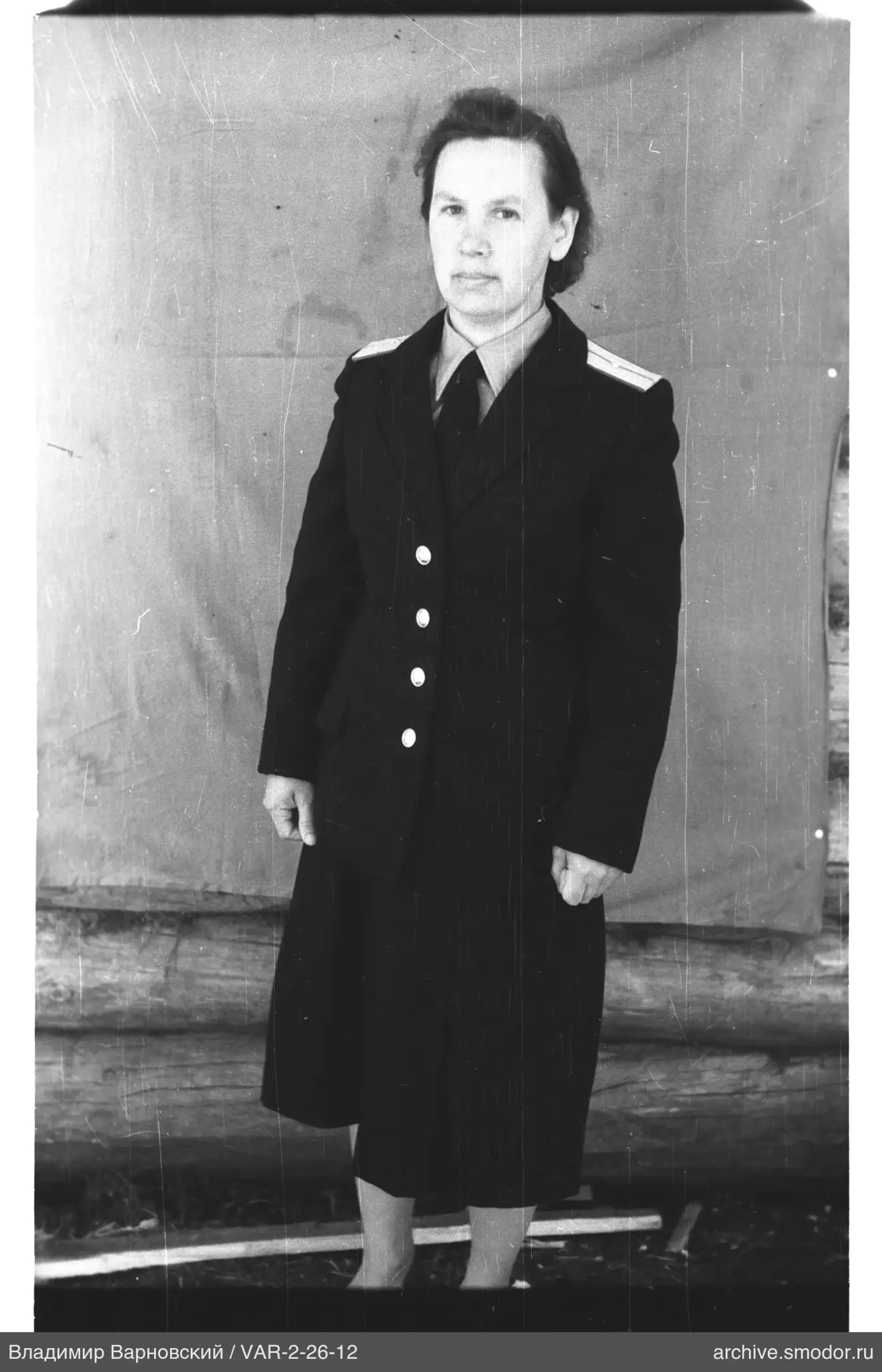 Porträt einer Frau in Militäruniform