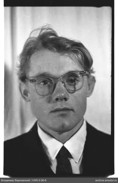 Portrait of a man with glasses