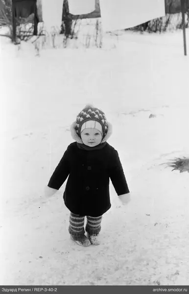 Kind auf Schnee