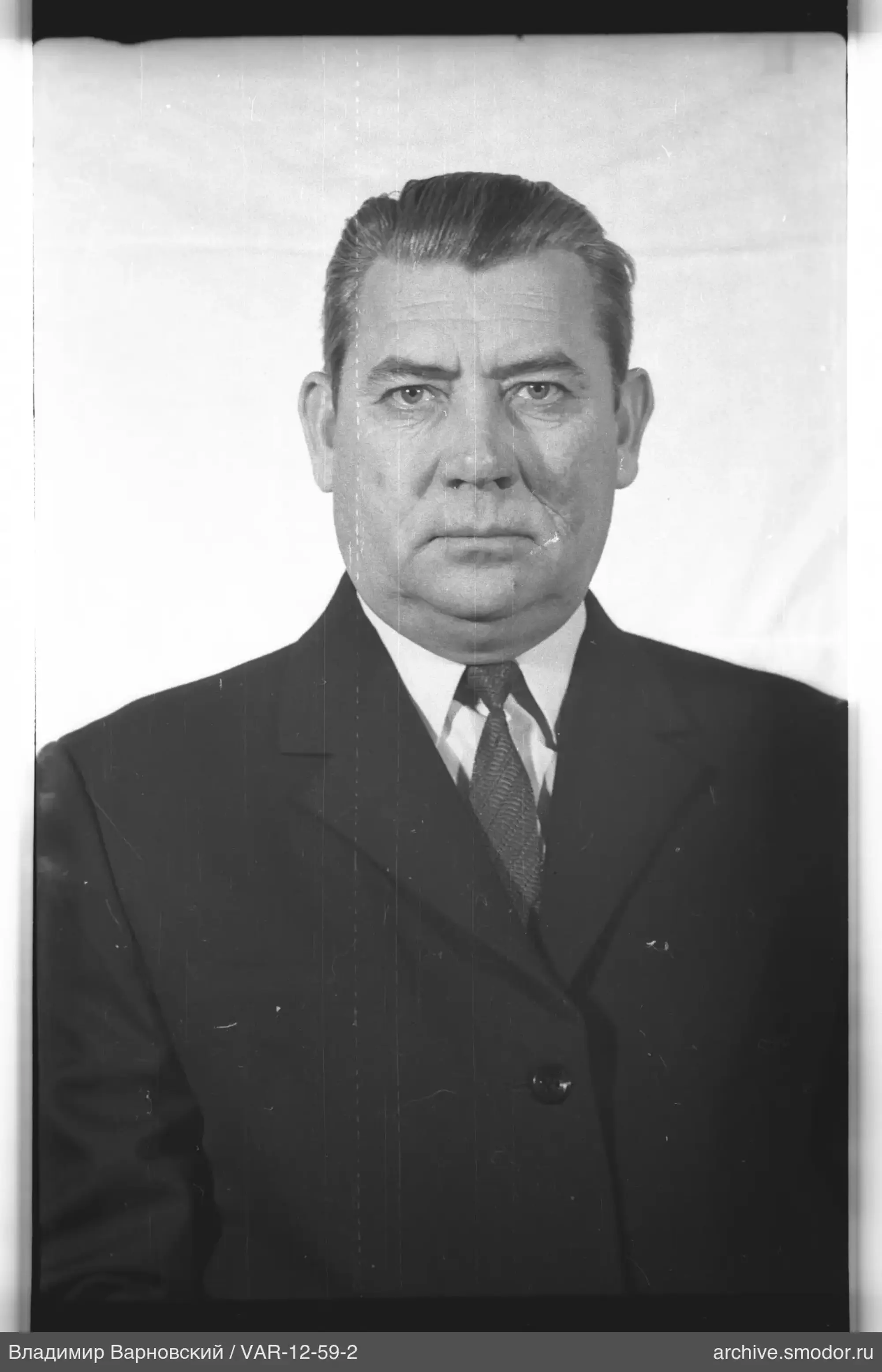 Портрет мужчины в деловом костюме