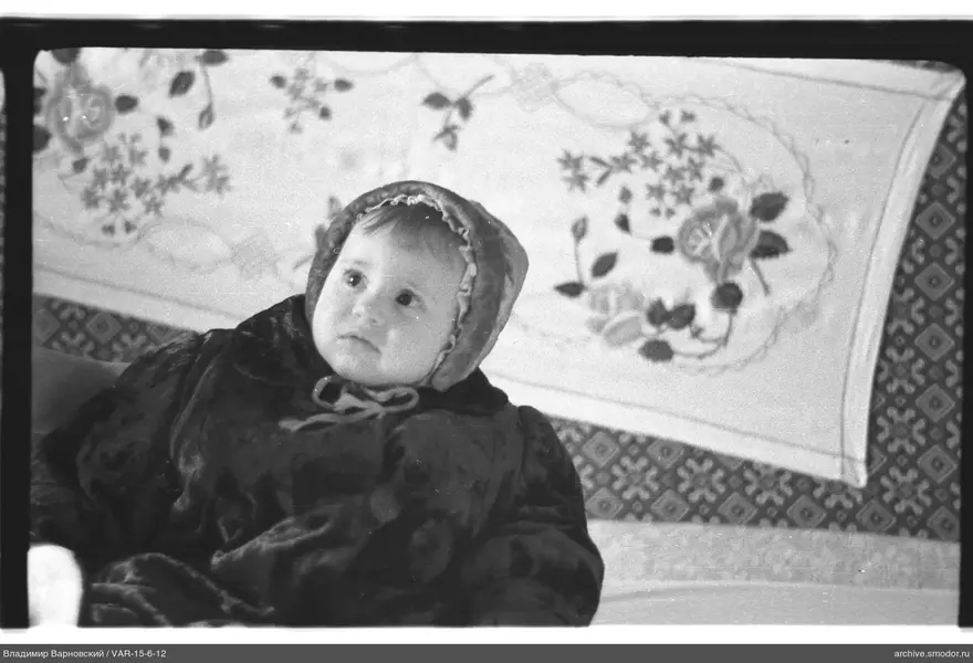 Портрет ребёнка в головном уборе