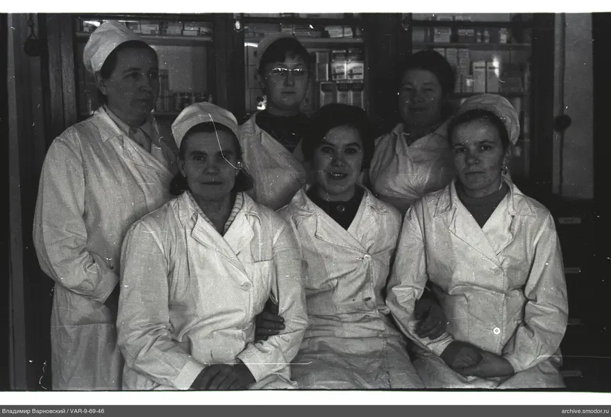 Gruppenporträt von Frauen in medizinischen Kitteln