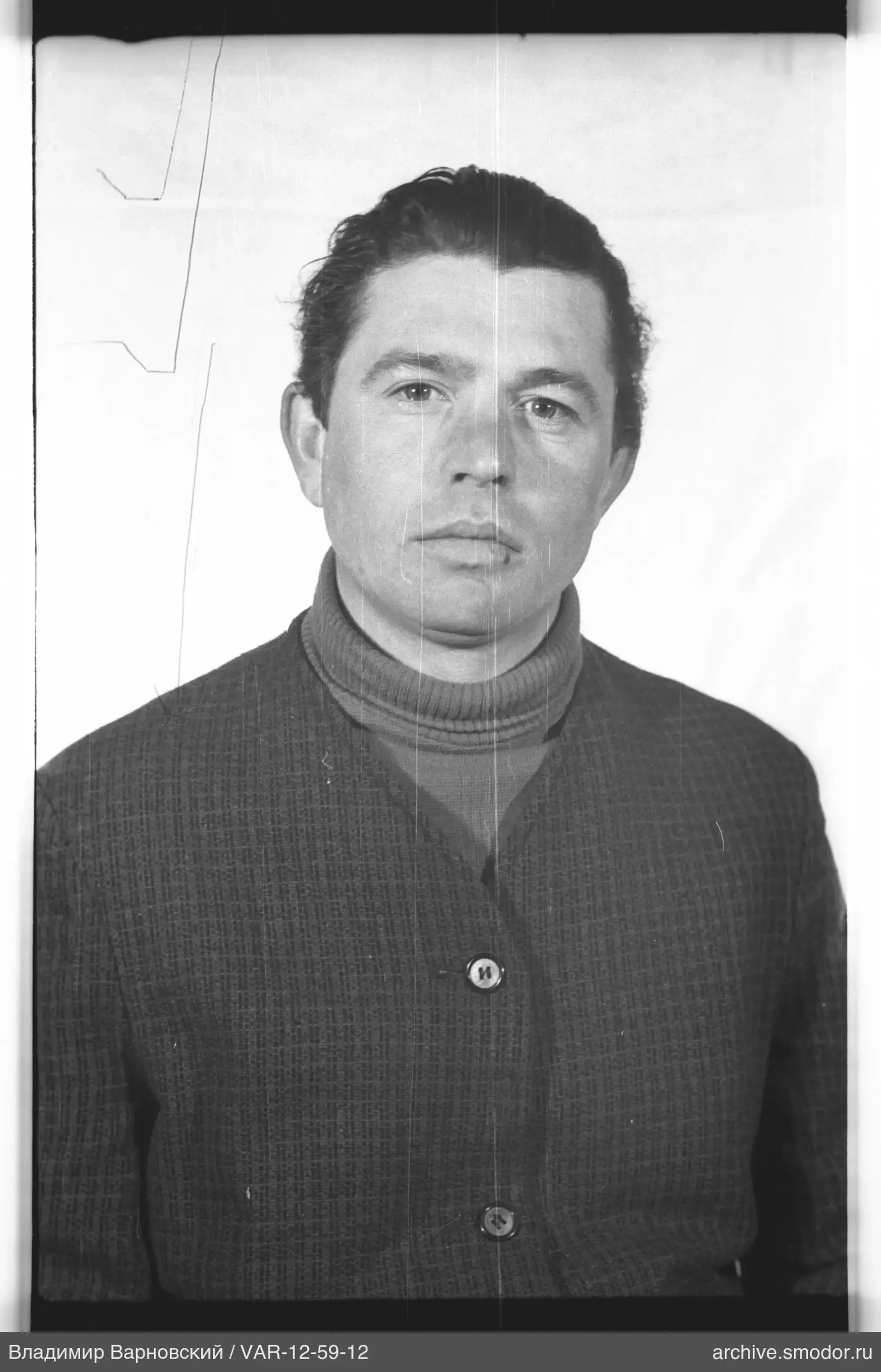 Porträt eines Mannes in Jacke und Rollkragenpullover