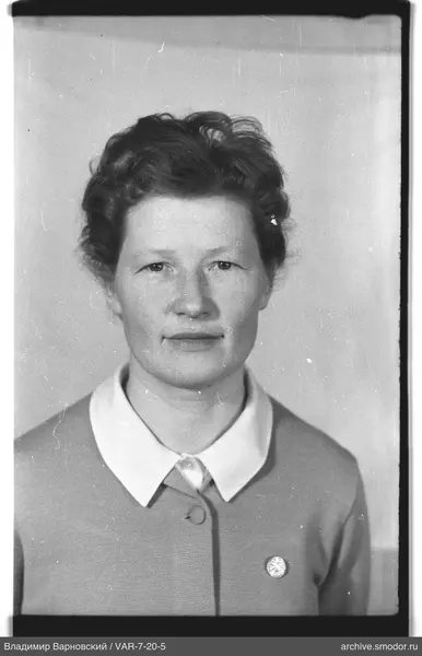 Porträt einer Frau in heller Jacke