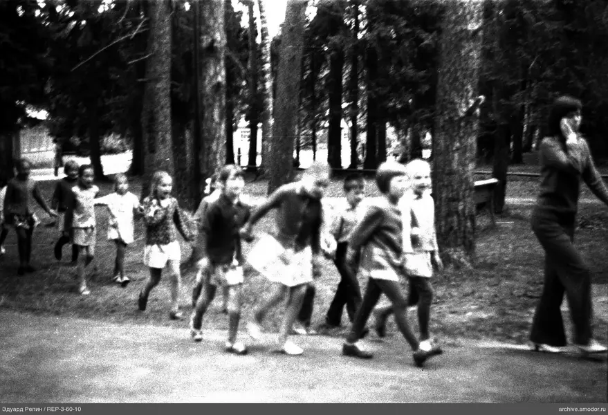 Kinder im Waldpark