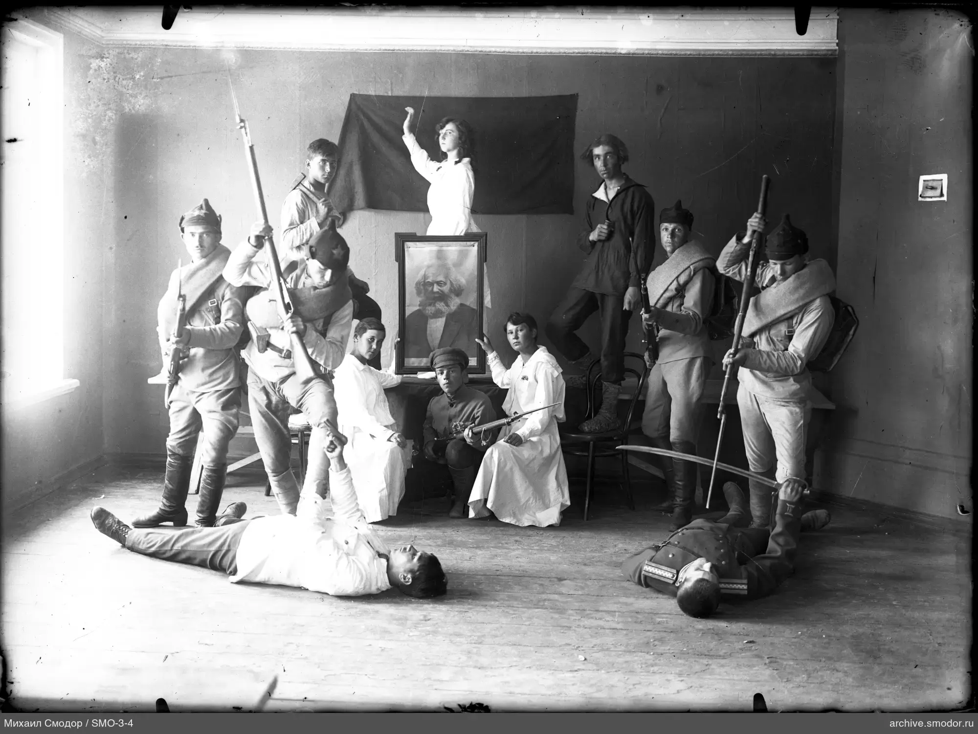 Gruppenporträt mit Frauen und Militärs