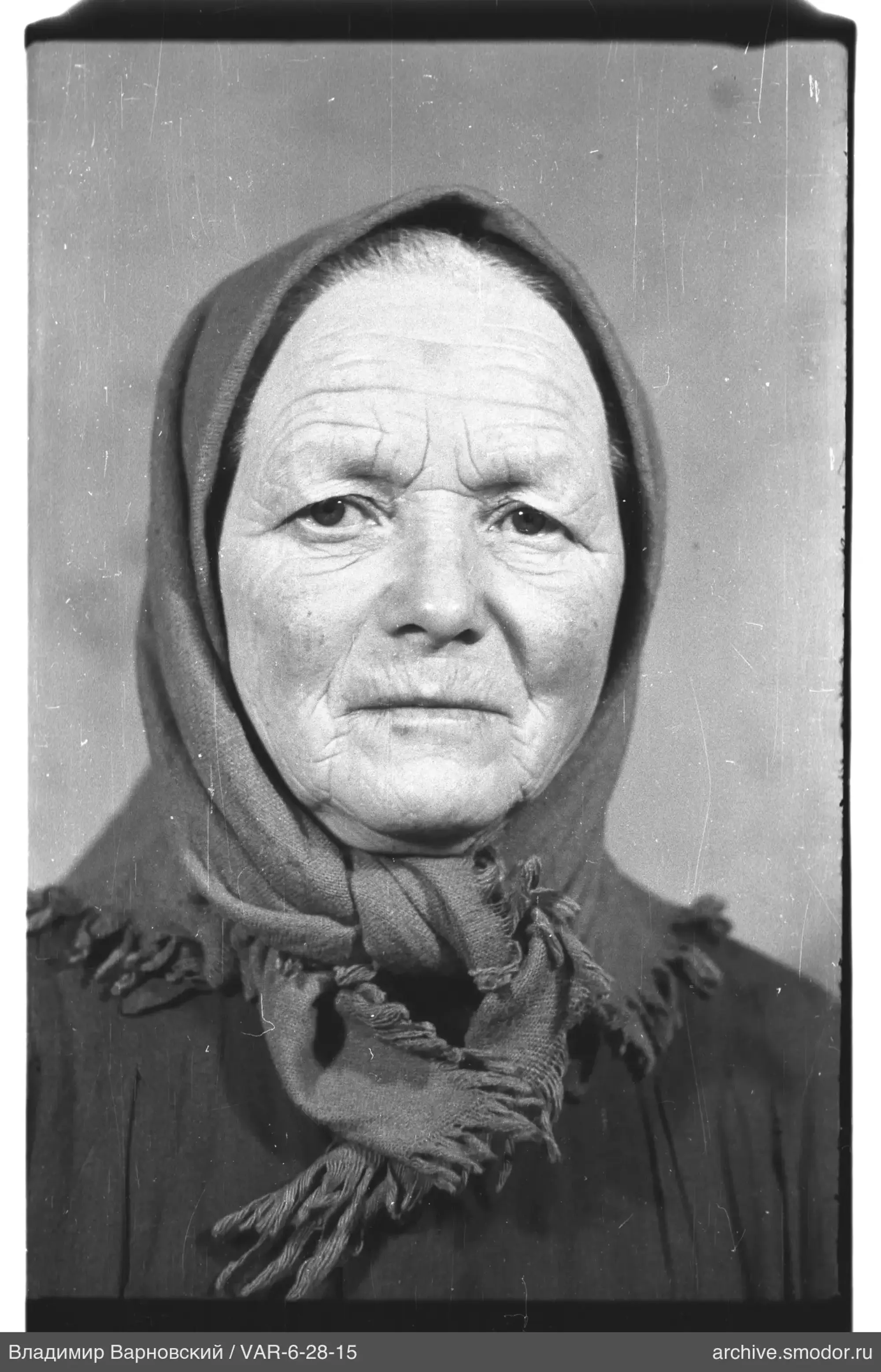 Портрет женщины в платке