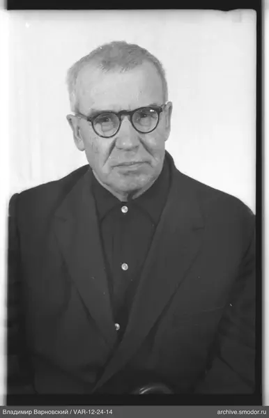 Porträt eines Mannes mit Brille
