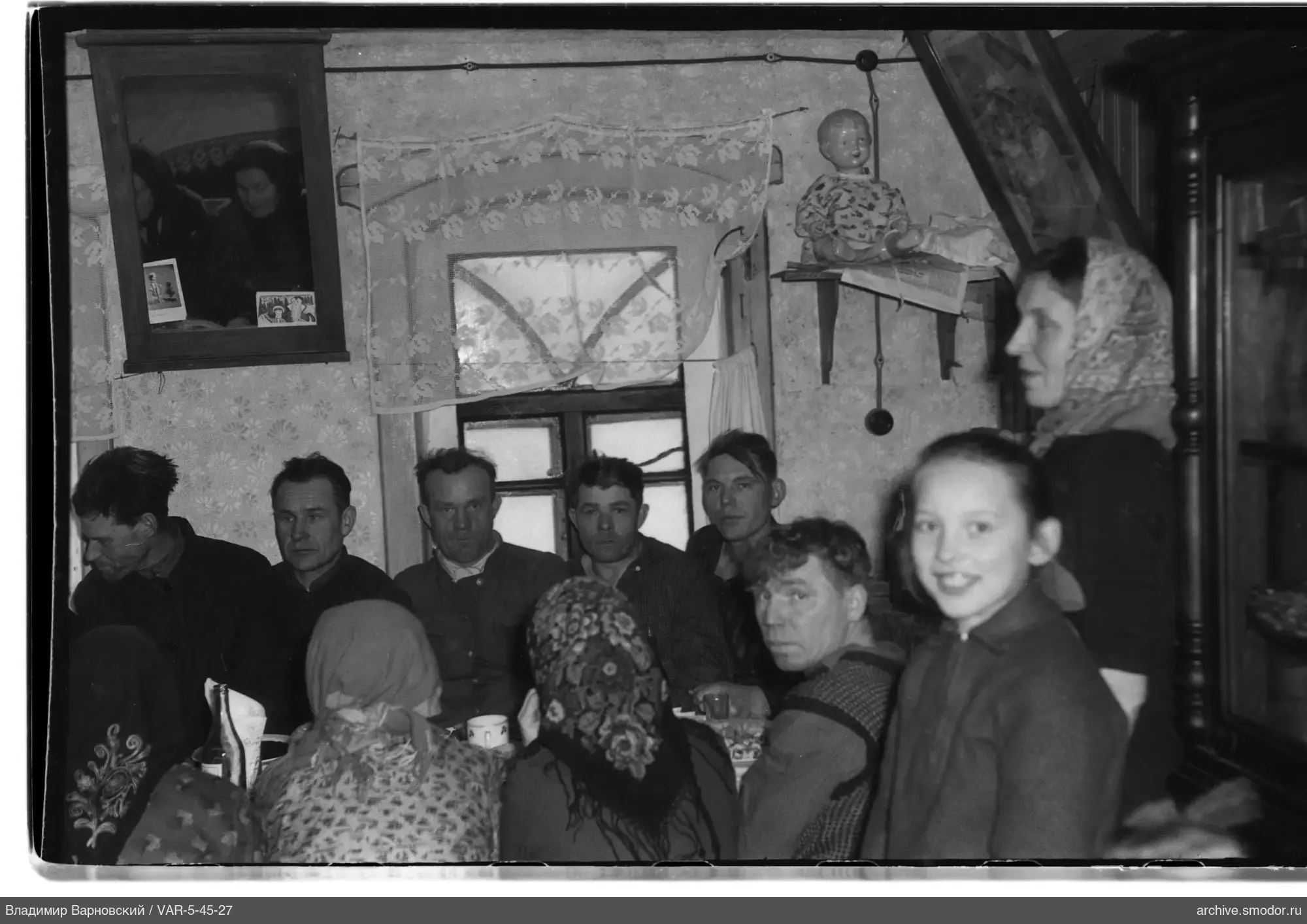 Gruppenporträt am Tisch