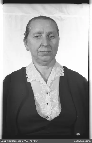 Porträt einer Frau in Taillenansicht