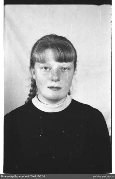 Porträt einer Frau mit geflochtenen Haaren