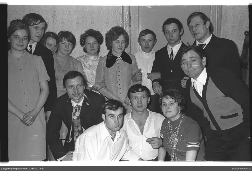 Gruppenporträt im Raum