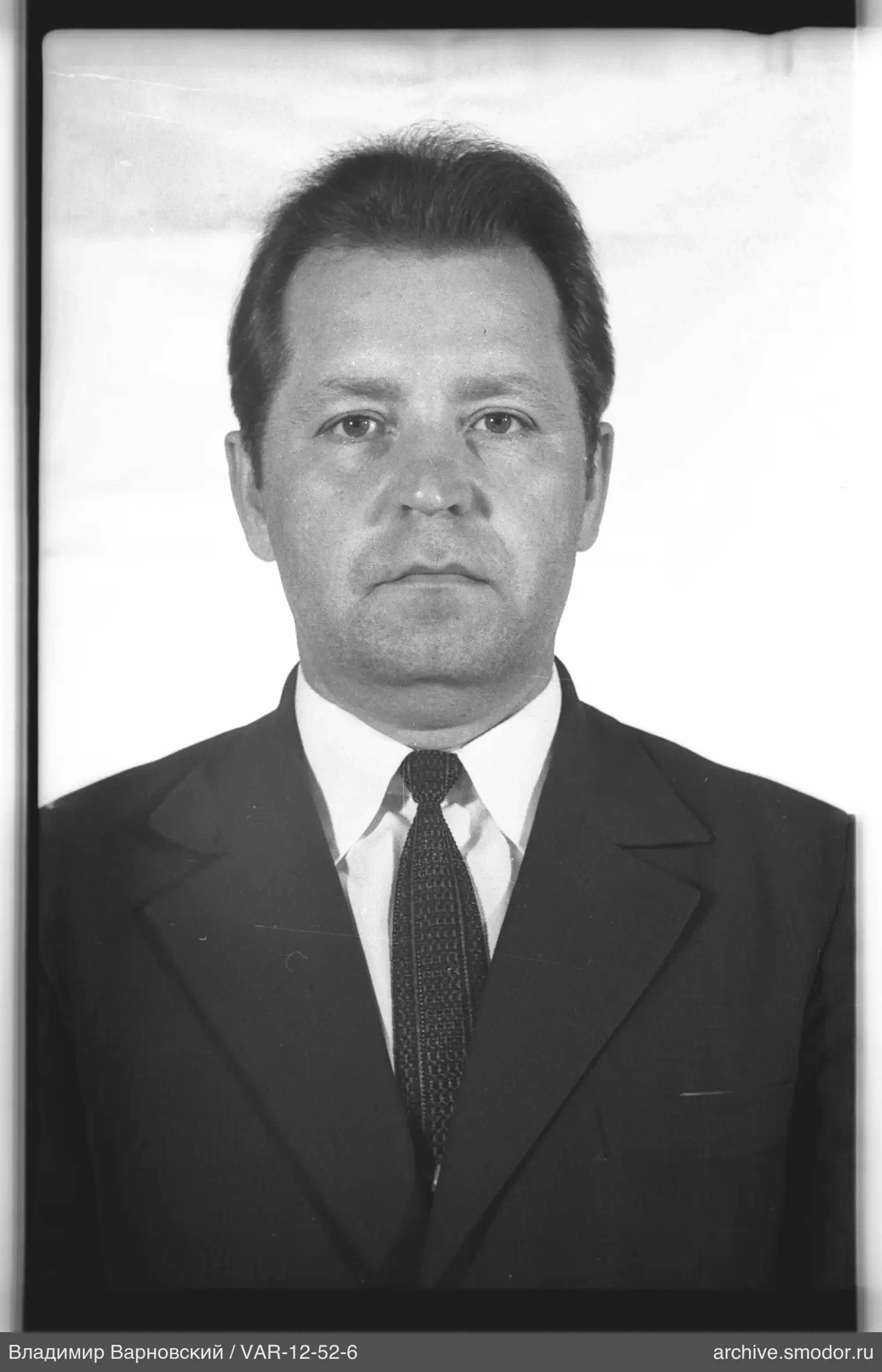 Портрет мужчины в деловом костюме