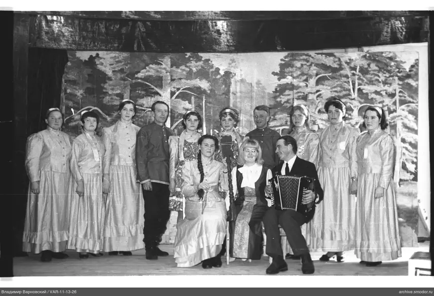 Group portrait of women and men