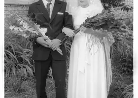 Group portrait with woman in veil and bouquets