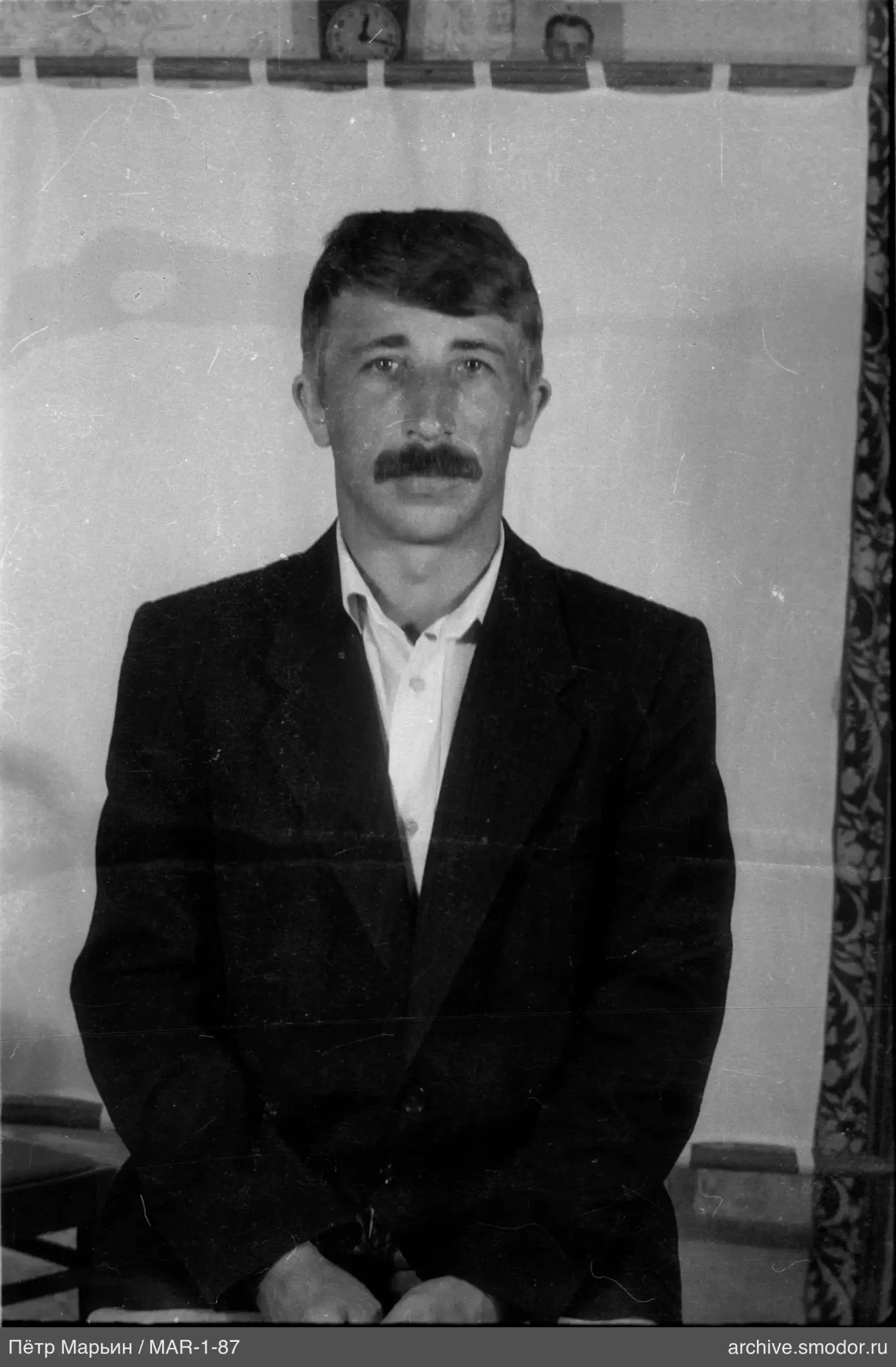 Портрет мужчины с усами