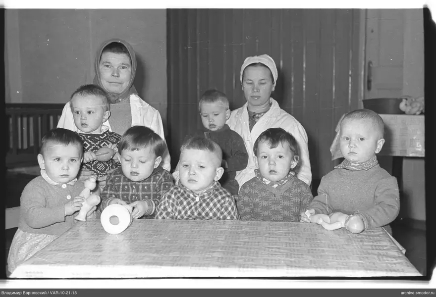 Group portrait with women and children
