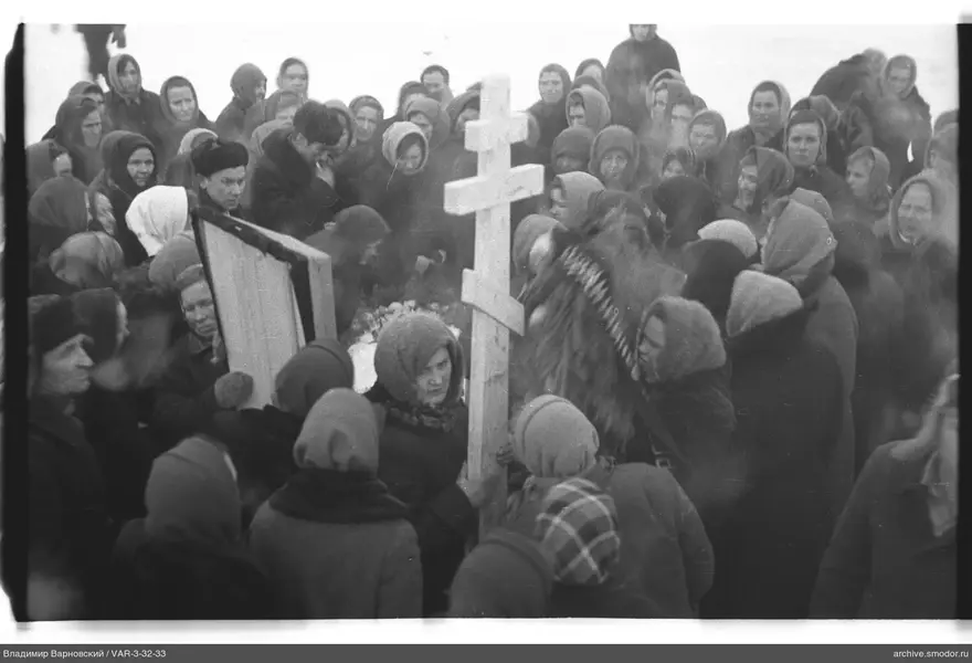 Group of women and men with a cross