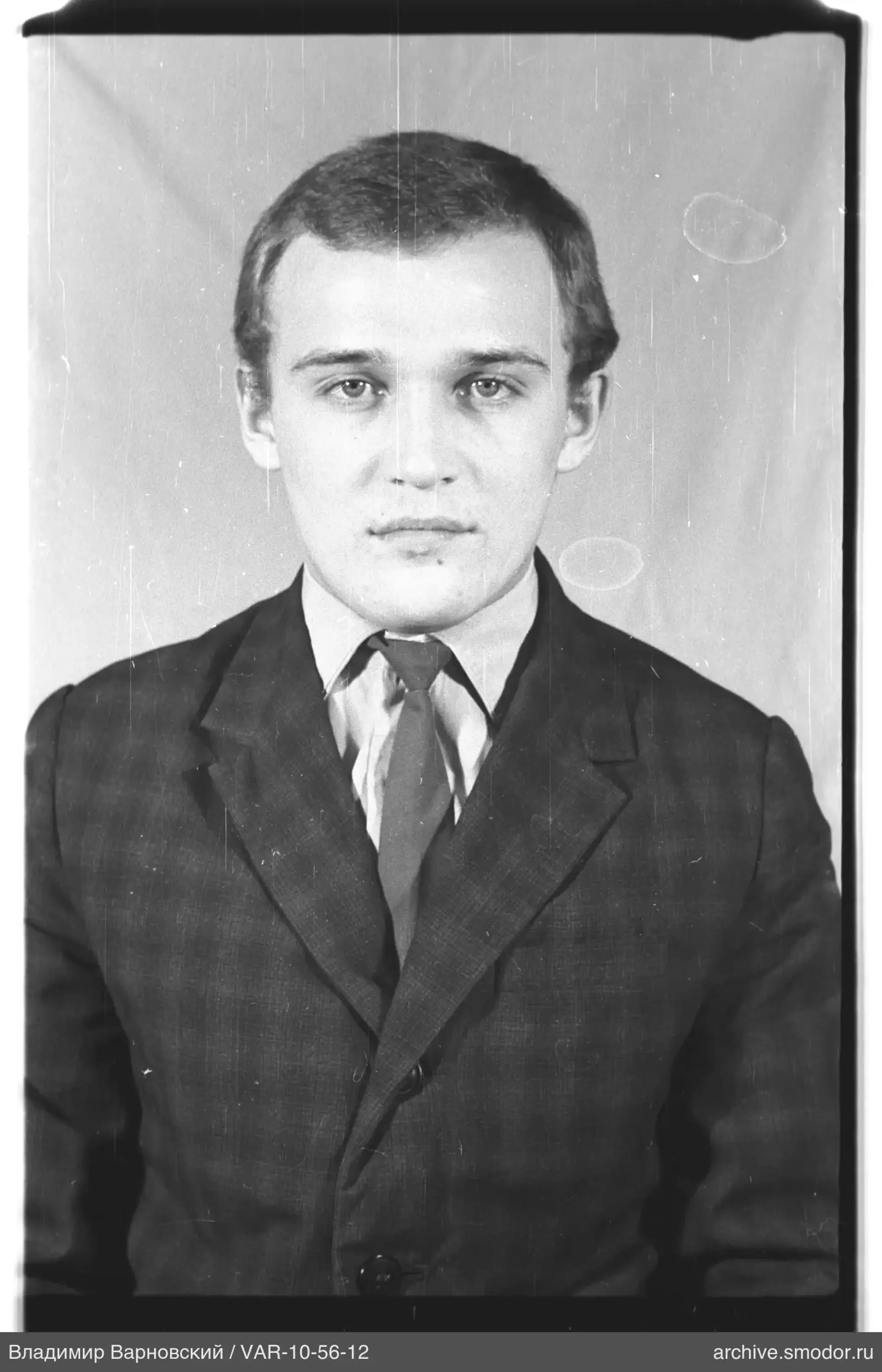 Портрет мужчины в деловом костюме