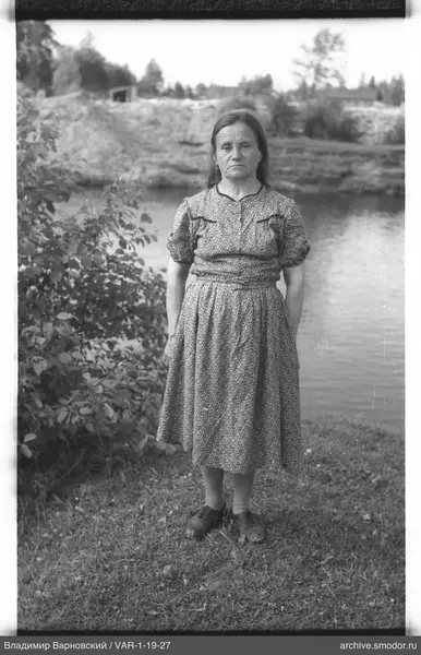 Porträt einer Frau am Wasser