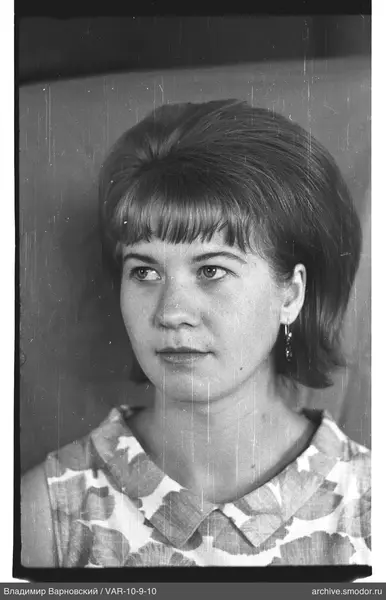 Portrait of a woman with voluminous hairstyle