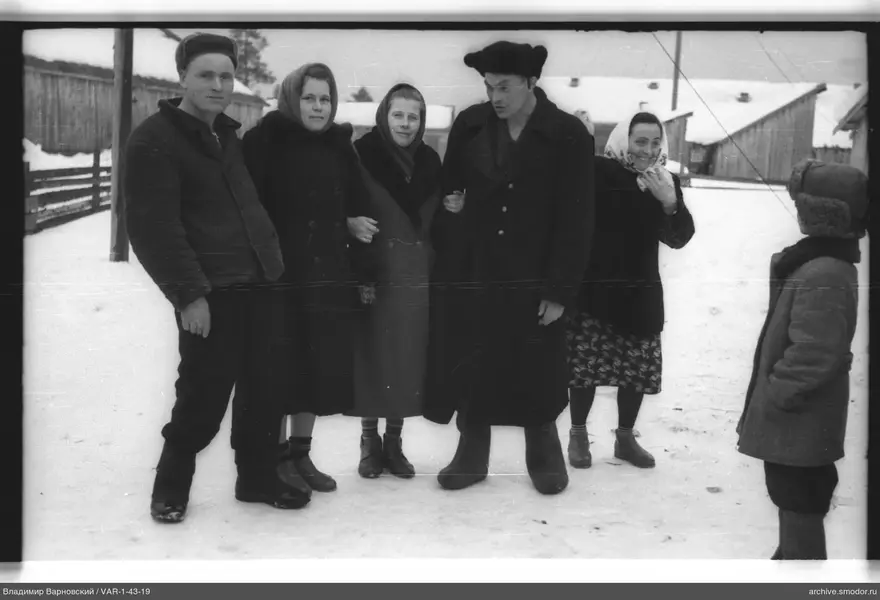 Групповой портрет на улице зимой