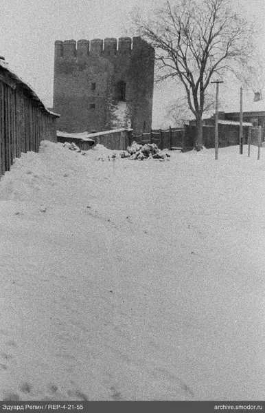 Каменная башня с зубчатым верхом