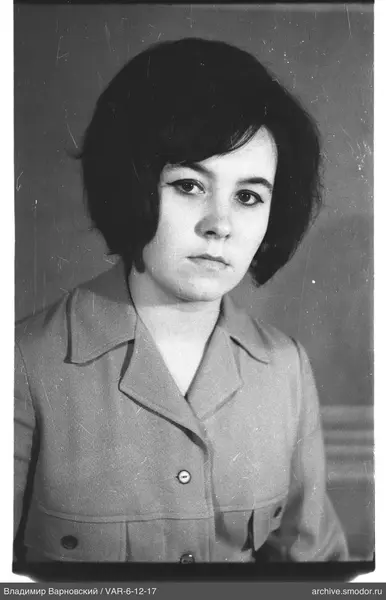 Porträt einer Frau in heller Jacke