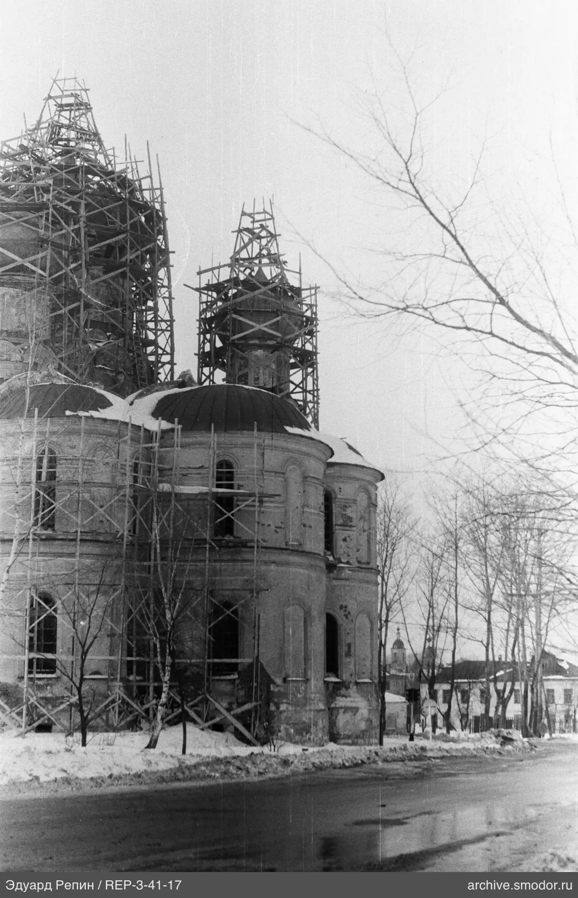 Steingebäude mit Kuppeln und Türmen